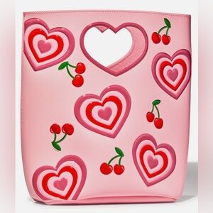 🆕❣️ BATH & BODY WORKS “HEARTS & CHERRIES” REUSABLE TOTE/GIFT BAG. BRAND NEW!